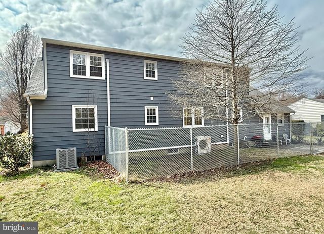 8 WOODSIDE PL, Pennsville, NJ 08070