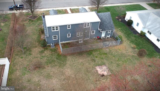 8 WOODSIDE PL, Pennsville, NJ 08070