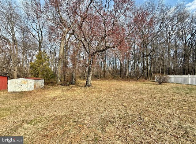 8 WOODSIDE PL, Pennsville, NJ 08070