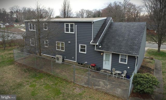 8 WOODSIDE PL, Pennsville, NJ 08070