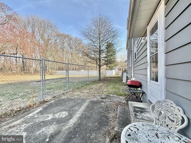 8 WOODSIDE PL, Pennsville, NJ 08070