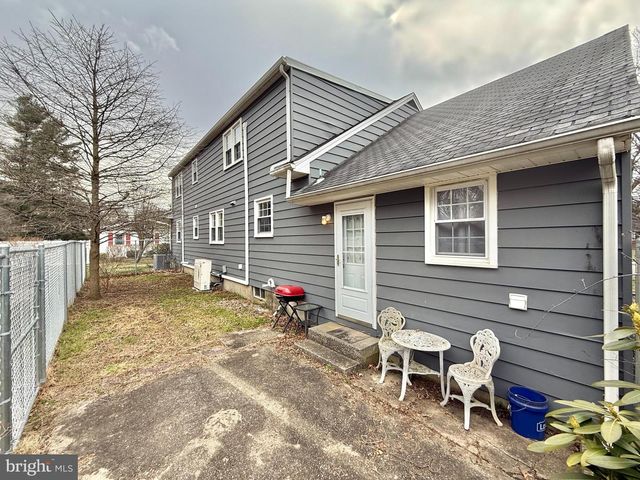 8 WOODSIDE PL, Pennsville, NJ 08070