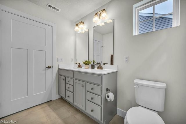141 W Spring Drive, Elyria, OH 44035