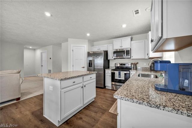 141 W Spring Drive, Elyria, OH 44035