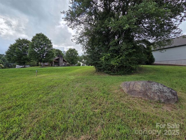 156 Triple Fairways Drive, Hendersonville, NC 28739