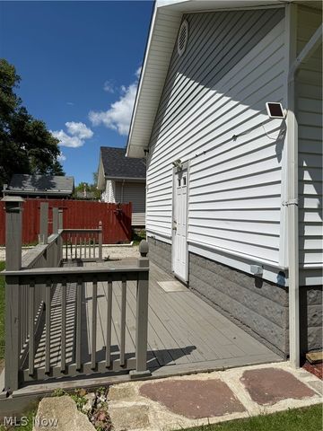 462 Larkin Avenue, Akron, OH 44305