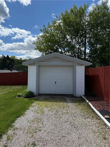 462 Larkin Avenue, Akron, OH 44305