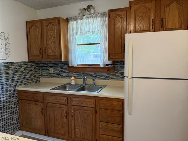 462 Larkin Avenue, Akron, OH 44305