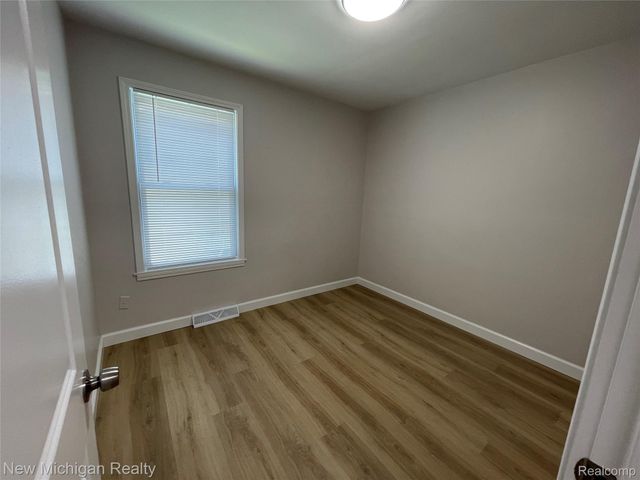 160 Chopin Street, Troy, MI 48083