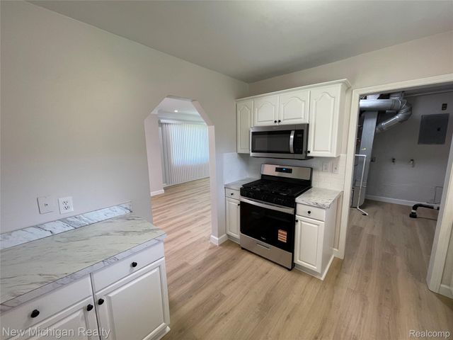 160 Chopin Street, Troy, MI 48083