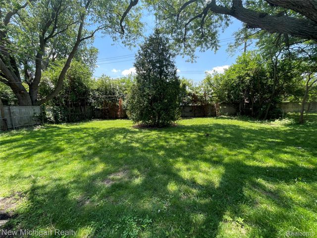 160 Chopin Street, Troy, MI 48083
