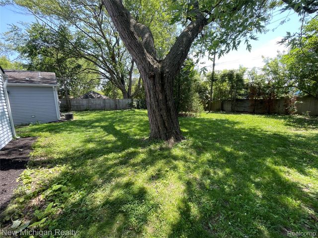 160 Chopin Street, Troy, MI 48083