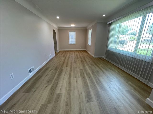 160 Chopin Street, Troy, MI 48083