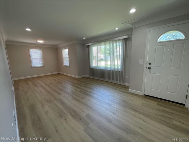 160 Chopin Street, Troy, MI 48083