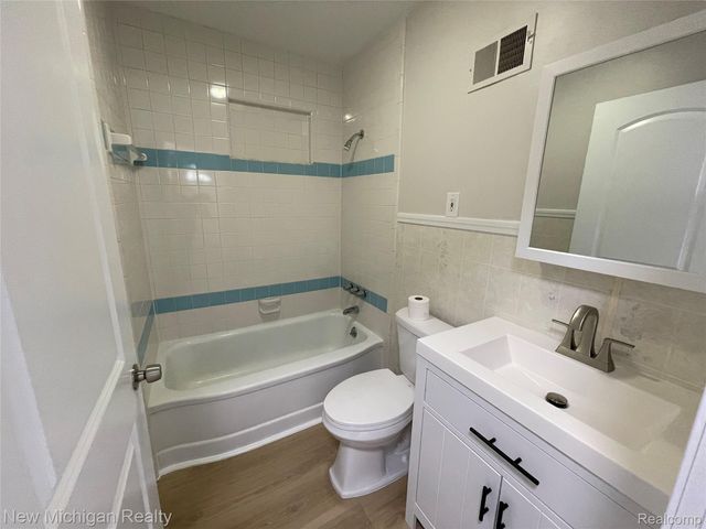 160 Chopin Street, Troy, MI 48083