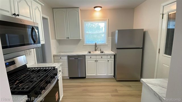 160 Chopin Street, Troy, MI 48083