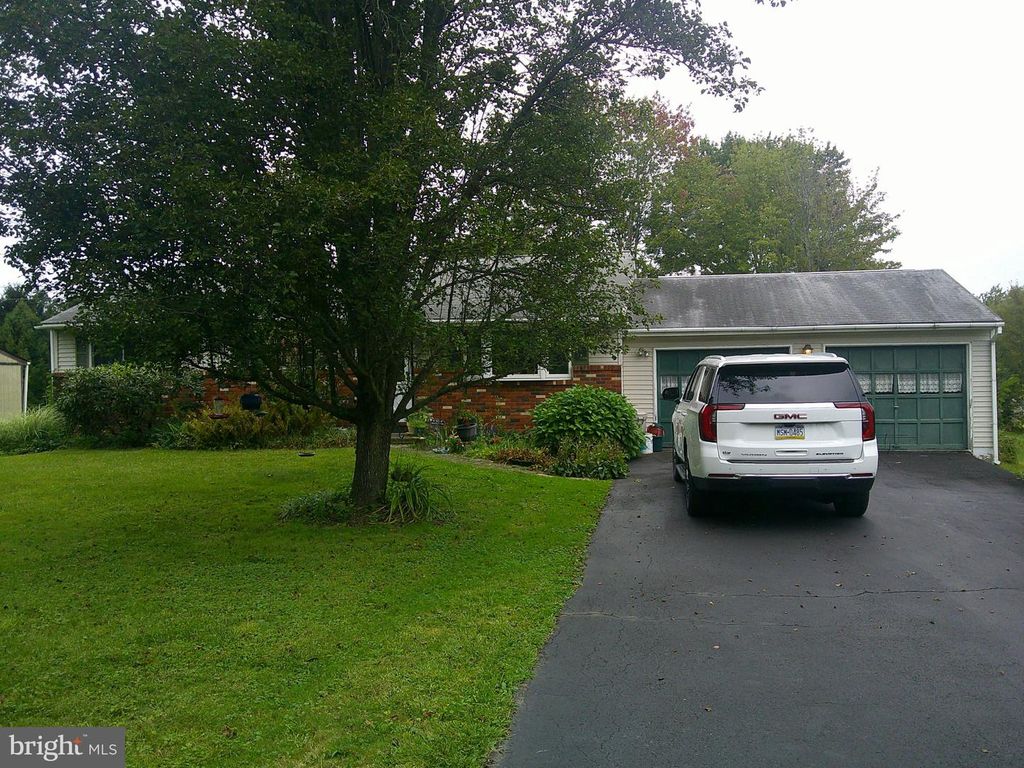 218 THREE MILE RUN RD, SELLERSVILLE, PA 18960 — exterior