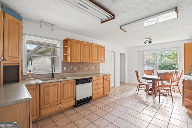 598 Beavers Road, Grantville, GA 30220