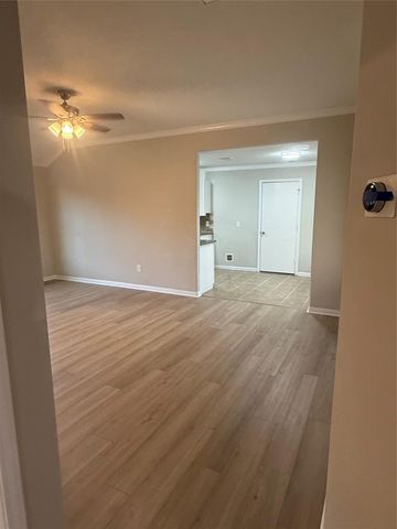 10464 Royal York, Conroe, TX 77303