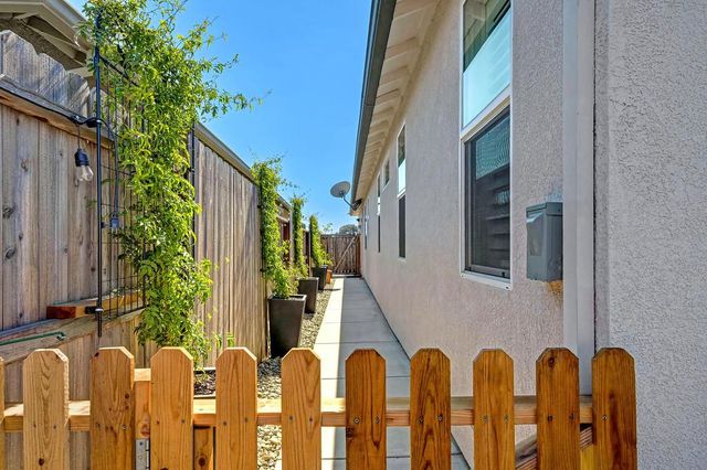 5030 Peace Lily Ln, Roseville, CA 95747