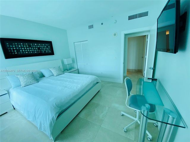 950 Brickell Bay Dr 3709, Miami, FL 33131