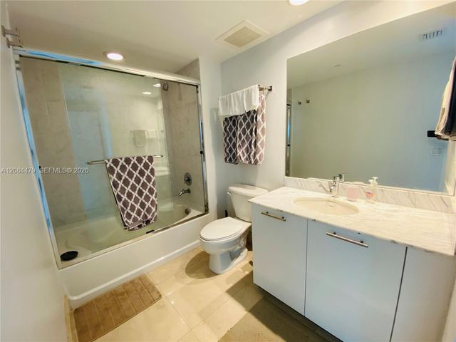950 Brickell Bay Dr 3709, Miami, FL 33131