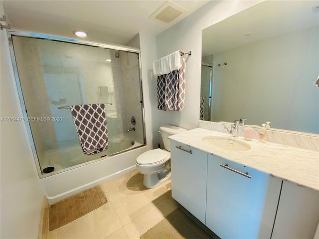 950 Brickell Bay Dr 3709, Miami, FL 33131
