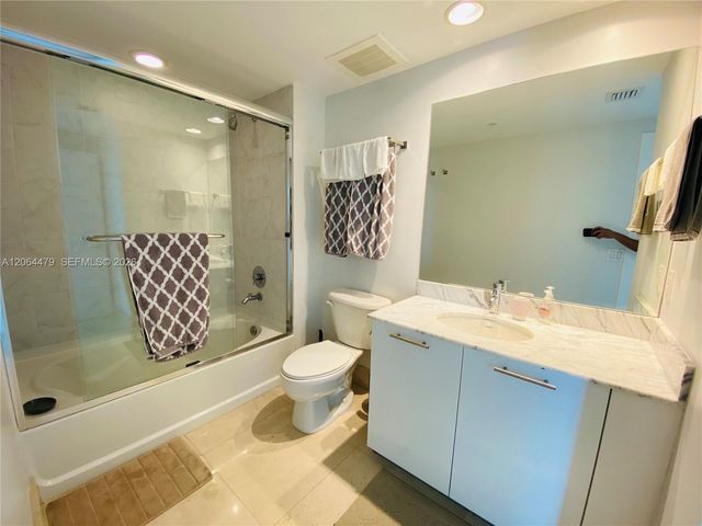 950 Brickell Bay Dr 3709, Miami, FL 33131