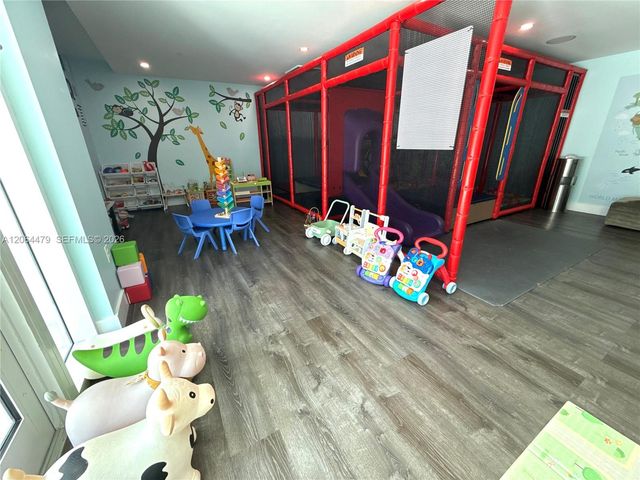 950 Brickell Bay Dr 3709, Miami, FL 33131
