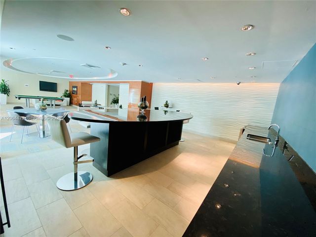950 Brickell Bay Dr 3709, Miami, FL 33131