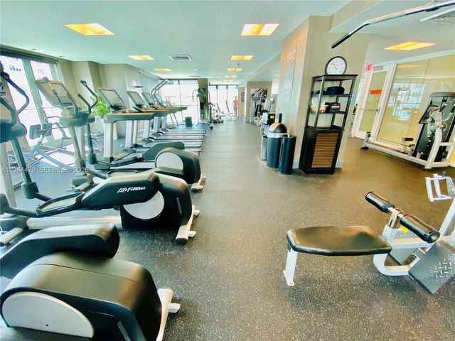 950 Brickell Bay Dr 3709, Miami, FL 33131