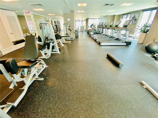 950 Brickell Bay Dr 3709, Miami, FL 33131