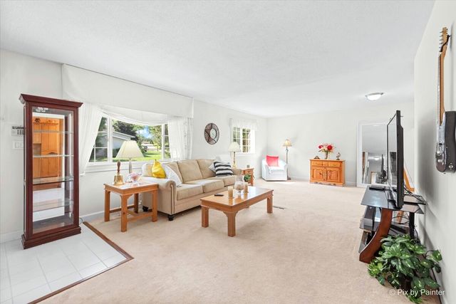 2819 Sun Valley Drive, Cary, IL 60013