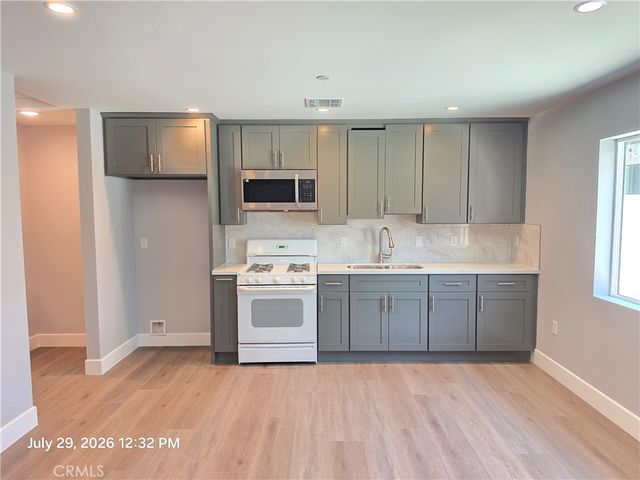 8156 Potter Avenue, North Hollywood, CA 91605