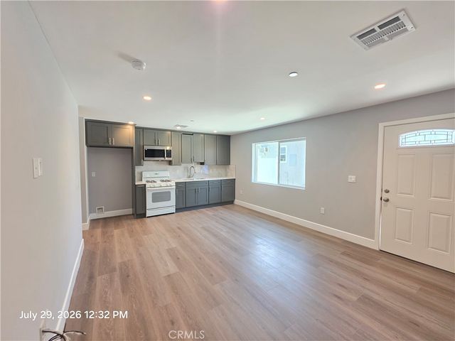8156 Potter Avenue, North Hollywood, CA 91605