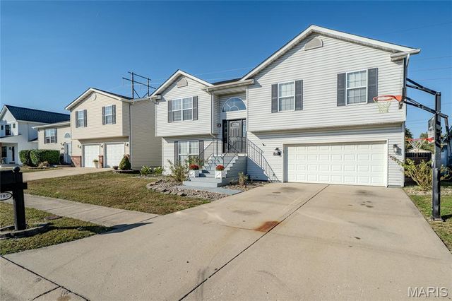 2305 Hunters Point Drive, Granite City, IL 62040