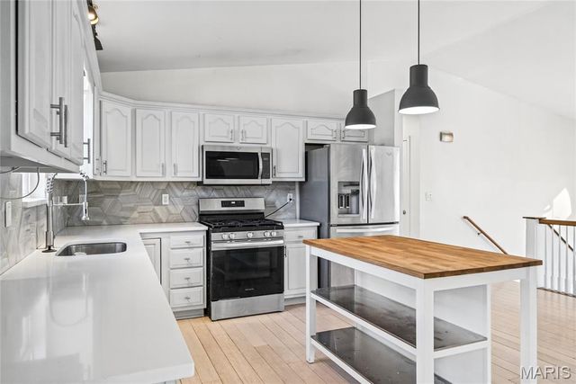 2305 Hunters Point Drive, Granite City, IL 62040
