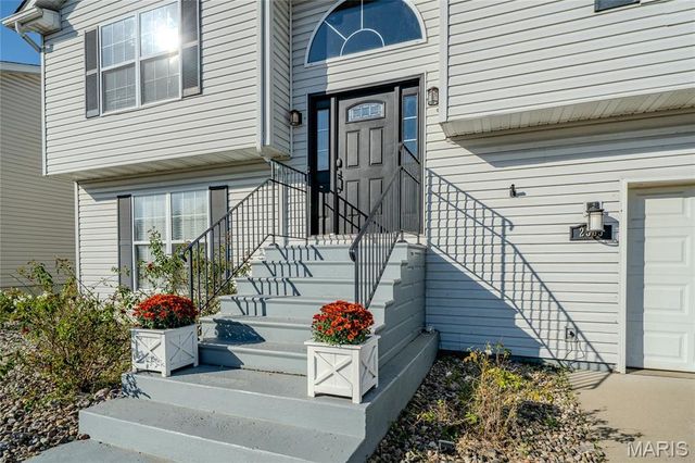 2305 Hunters Point Drive, Granite City, IL 62040