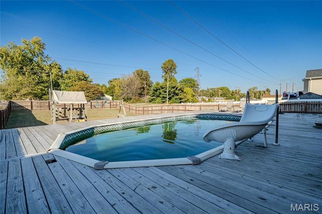 2305 Hunters Point Drive, Granite City, IL 62040