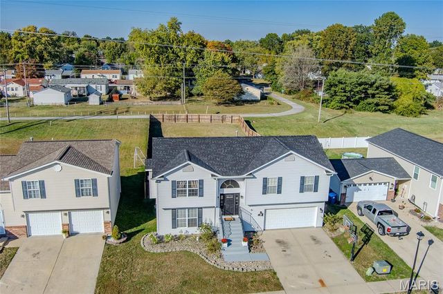 2305 Hunters Point Drive, Granite City, IL 62040