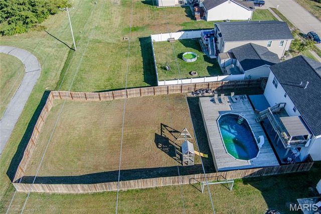 2305 Hunters Point Drive, Granite City, IL 62040