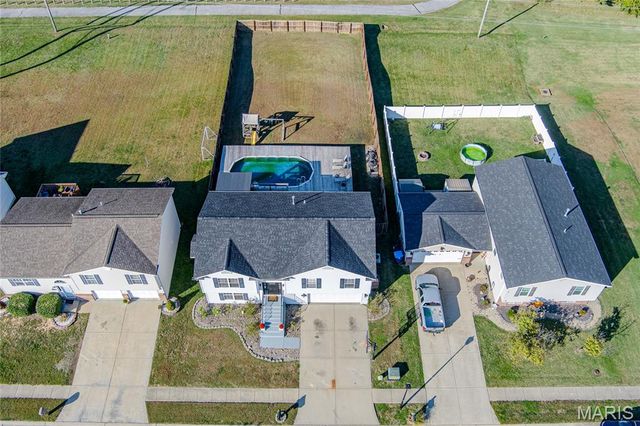 2305 Hunters Point Drive, Granite City, IL 62040