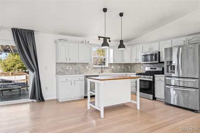 2305 Hunters Point Drive, Granite City, IL 62040
