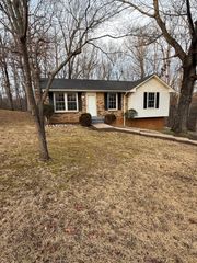 209 Woodlawn Dr, Dickson, TN 37055