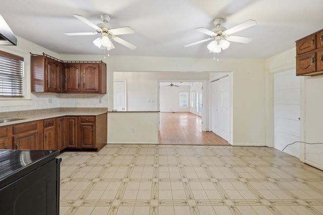 2665 Paris Pike, Lexington, KY 40511