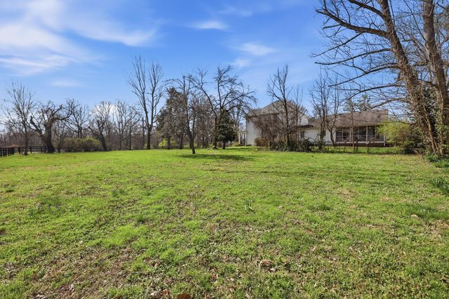 2665 Paris Pike, Lexington, KY 40511