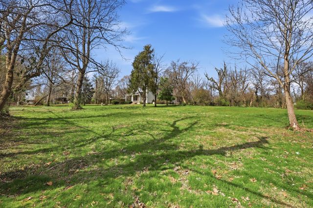 2665 Paris Pike, Lexington, KY 40511