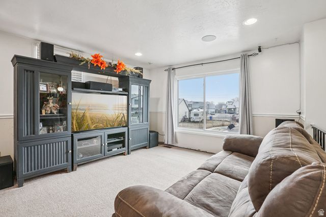 8064 W MELVILLE CIR, Magna, UT 84044