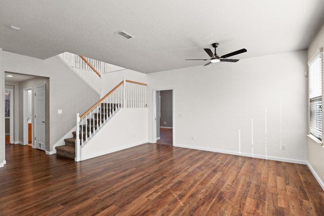 821 Hometown Way, Modesto, CA 95356