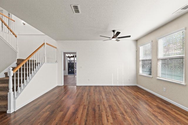 821 Hometown Way, Modesto, CA 95356